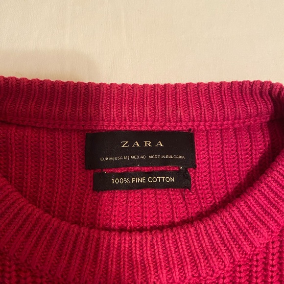 Fuchsia crewneck sweater with ribbed detail. - Picture 2 of 3